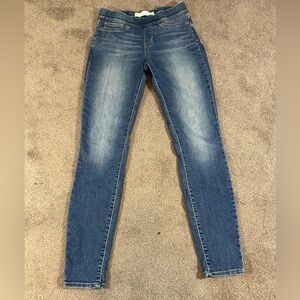 Signature Levi’s pull on skinny jeans size 6L